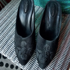 WENDY WILLIAMS Embroidered BLACK Suede Mules - 10